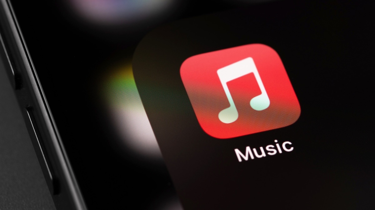 Apple Music начнёт добавлять метку Made With AI к контенту, созданному с помощью ИИ - 1